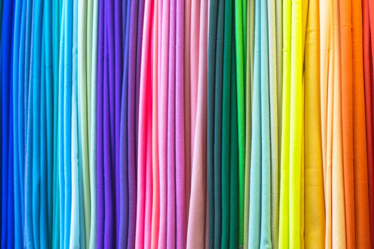 Choosing-the-best-fabrics-for-your-roman-shades