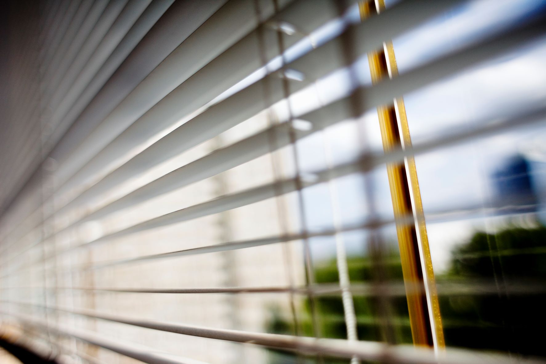 Tips and tricks for using window blinds to reduce heat loss