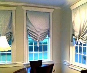 5 Best Window Treatments for Dining Room with Pros & Cons