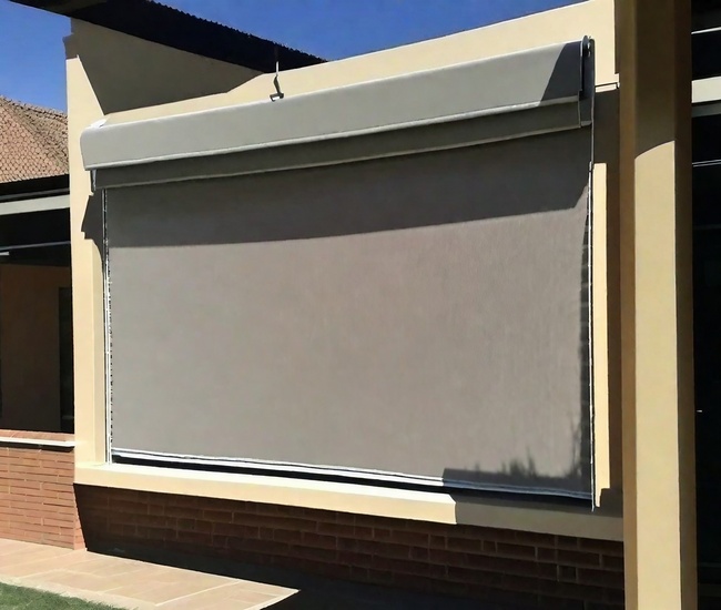 Outdoor roller shade